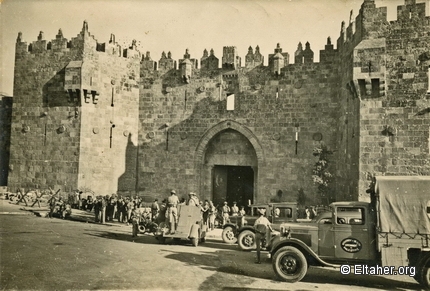 1938 - British troops blocking Damascus Gate 03